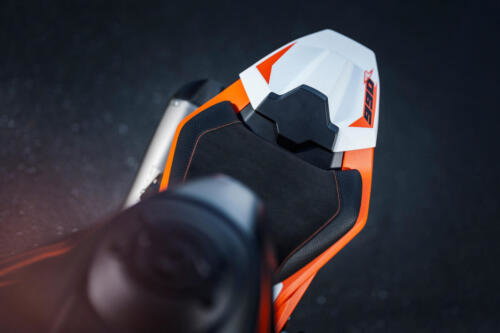 638351_MY25 KTM 990 DUKE R_DETAILS_PARTS_Details_Parts_DETAILS _ PARTS_02_STATIC IMAGES