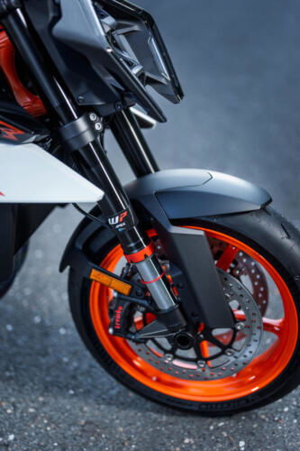638356_MY25 KTM 990 DUKE R_DETAILS_PARTS_Details_Parts_DETAILS _ PARTS_02_STATIC IMAGES