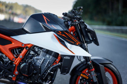 638357_MY25 KTM 990 DUKE R_DETAILS_PARTS_Details_Parts_DETAILS _ PARTS_02_STATIC IMAGES