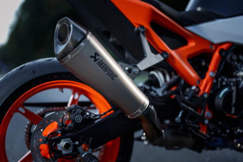 638359_MY25 KTM 990 DUKE R_DETAILS_PARTS_Details_Parts_DETAILS _ PARTS_02_STATIC IMAGES