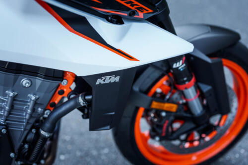 638361_MY25 KTM 990 DUKE R_DETAILS_PARTS_Details_Parts_DETAILS _ PARTS_02_STATIC IMAGES