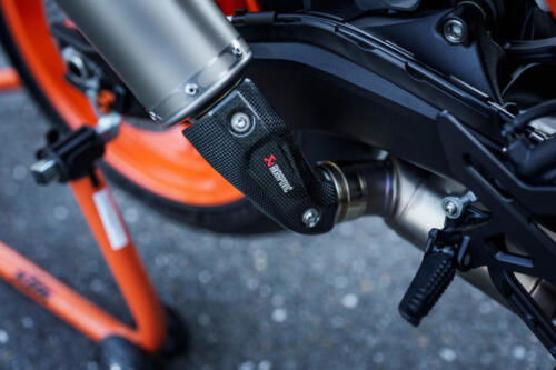 638365_MY25 KTM 990 DUKE R_DETAILS_PARTS_Details_Parts_DETAILS _ PARTS_02_STATIC IMAGES