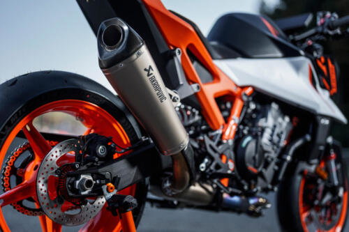 638370_MY25 KTM 990 DUKE R_DETAILS_PARTS_Details_Parts_DETAILS _ PARTS_02_STATIC IMAGES
