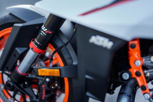 638377_MY25 KTM 990 DUKE R_DETAILS_PARTS_Details_Parts_DETAILS _ PARTS_02_STATIC IMAGES