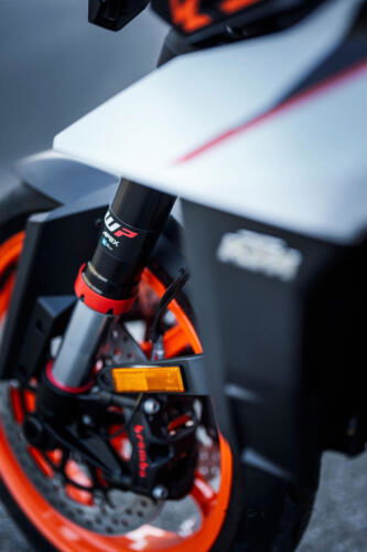 638378_MY25 KTM 990 DUKE R_DETAILS_PARTS_Details_Parts_DETAILS _ PARTS_02_STATIC IMAGES