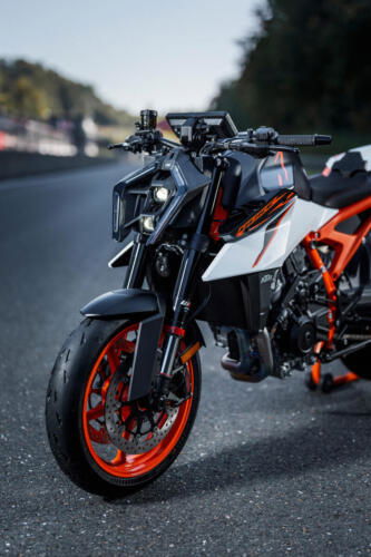 638381_MY25 KTM 990 DUKE R_DETAILS_PARTS_Details_Parts_DETAILS _ PARTS_02_STATIC IMAGES