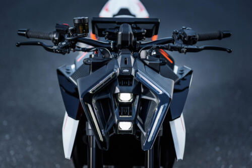 638385_MY25 KTM 990 DUKE R_DETAILS_PARTS_Details_Parts_DETAILS _ PARTS_02_STATIC IMAGES