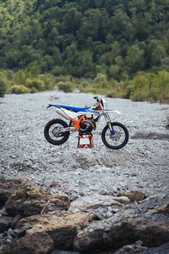 707985_MY26-KTM-450-EXC-F-6DAYS_KTM EXC 6DAYS_STATIC