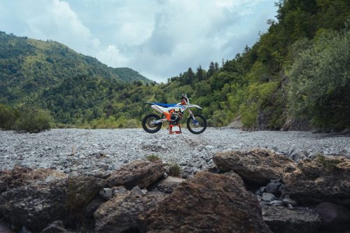 707998_MY26-KTM-450-EXC-F-6DAYS_KTM EXC 6DAYS_STATIC