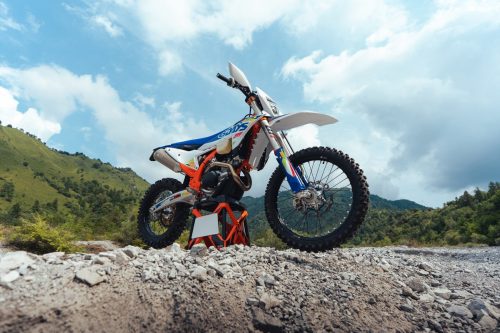707999_MY26-KTM-450-EXC-F-6DAYS_KTM EXC 6DAYS_STATIC