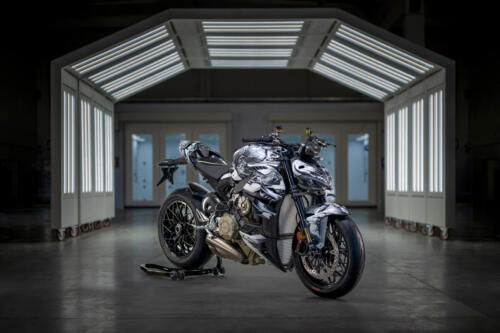 7_Ducati_Streetfighter_Centauro_UC601880_High