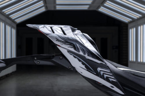 8_Ducati_Streetfighter_Centauro_UC601879_High