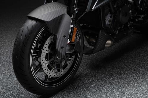 BRABUS 1300 R_signature black_studio (17)