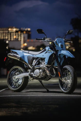 DR-Z400SMRLM5_action_12