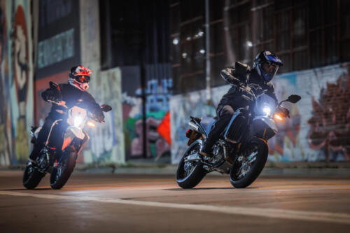 DR-Z400SMRLM5_action_14