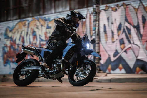 DR-Z400SMRLM5_action_15