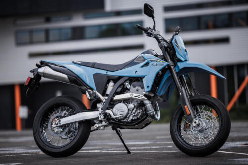 DR-Z400SMRLM5_action_28