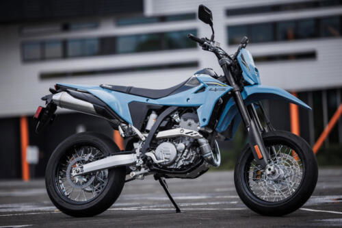 DR-Z400SMRLM5_action_28