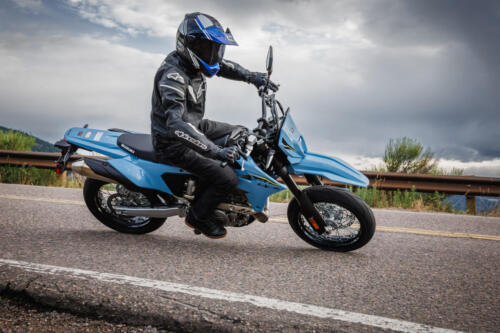 DR-Z400SMRLM5_action_3