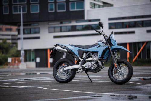 DR-Z400SMRLM5_action_30