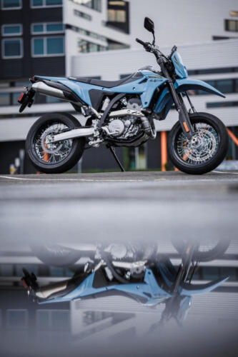 DR-Z400SMRLM5_action_32