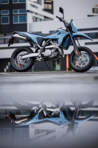 DR-Z400SMRLM5_action_32