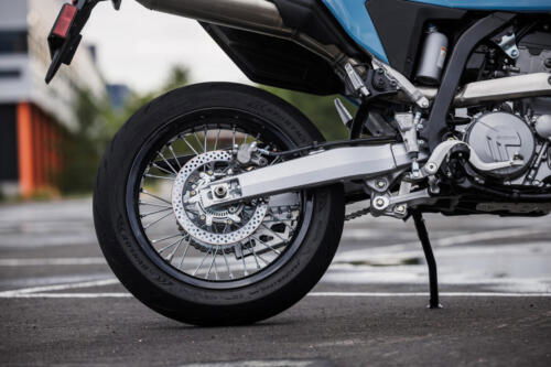 DR-Z400SMRLM5_action_33