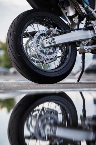 DR-Z400SMRLM5_action_39