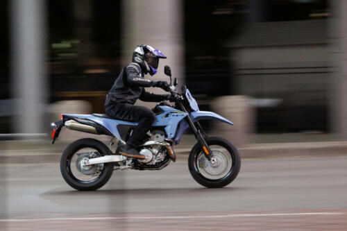 DR-Z400SMRLM5_action_41