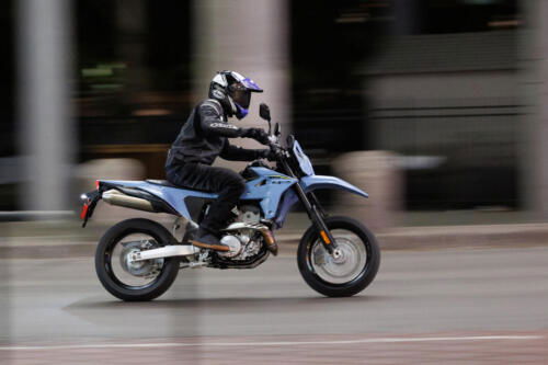 DR-Z400SMRLM5_action_41