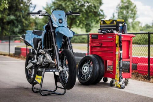 DR-Z400SMRLM5_action_43