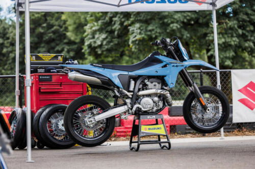 DR-Z400SMRLM5_action_45