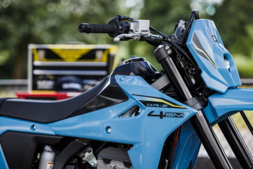 DR-Z400SMRLM5_action_47