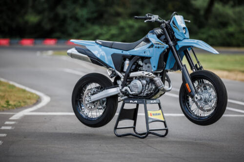DR-Z400SMRLM5_action_54