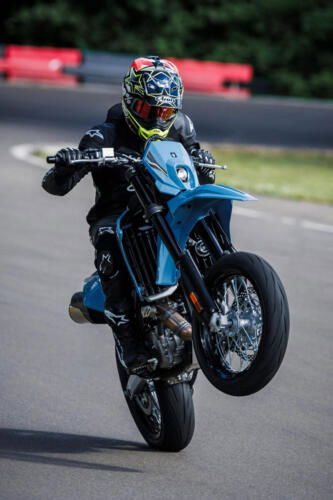 DR-Z400SMRLM5_action_55