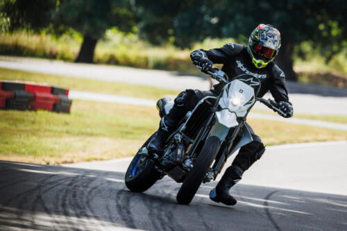 DR-Z400SMRLM5_action_56