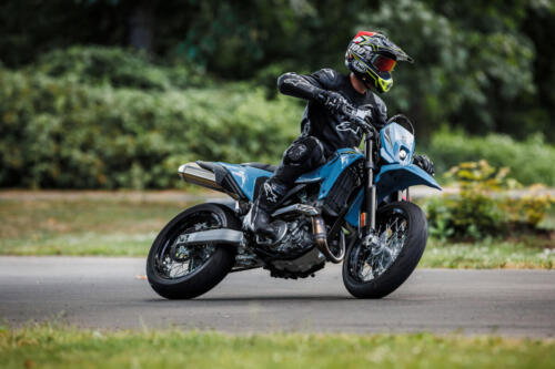 DR-Z400SMRLM5_action_58