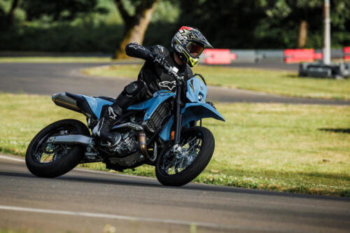 DR-Z400SMRLM5_action_60