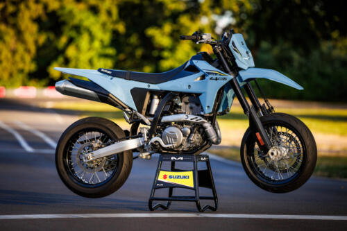DR-Z400SMRLM5_action_75