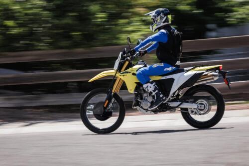 DR-Z400SRJM5_Action