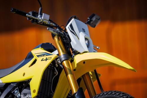 DR-Z400SRJM5_action_1
