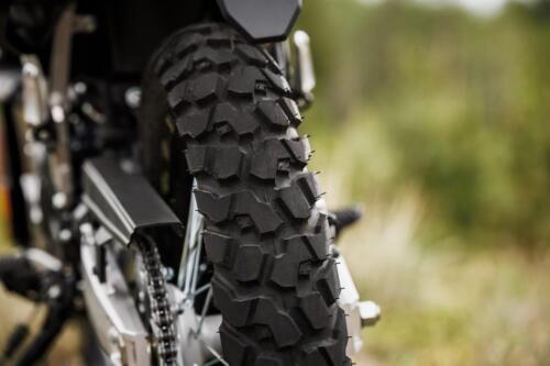 DR-Z400SRJM5_action_13