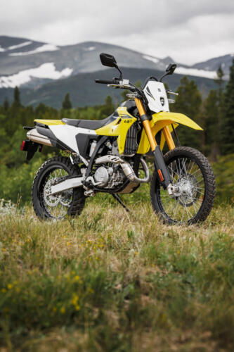 DR-Z400SRJM5_action_24