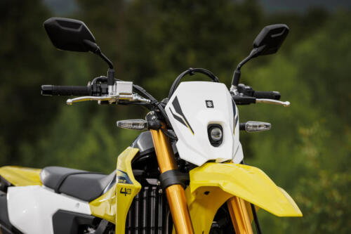 DR-Z400SRJM5_action_25