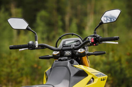 DR-Z400SRJM5_action_26