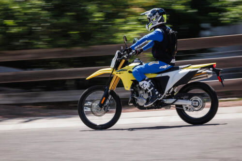 DR-Z400SRJM5_action_43