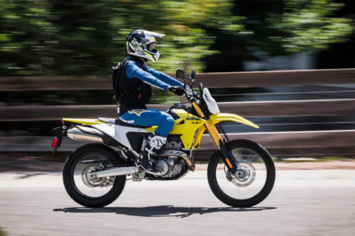 DR-Z400SRJM5_action_44