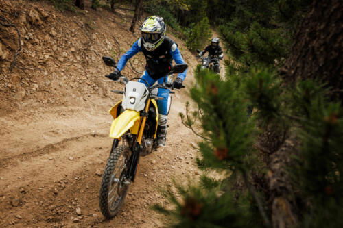 DR-Z400SRJM5_action_48