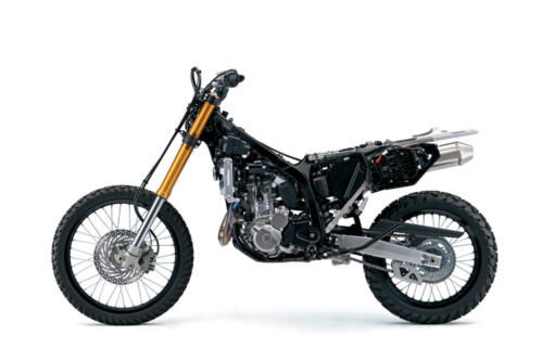 DR-Z400SRJM5_strip_Lside