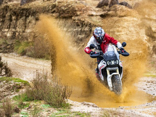 Ducati-DesertX-2026_Action_02